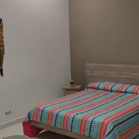 Hostal Komfort Medellín Buitenkant foto
