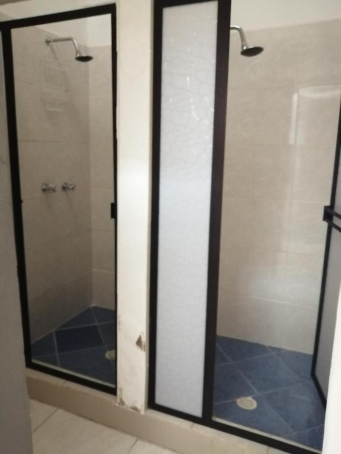 Hostal Komfort Medellín Buitenkant foto