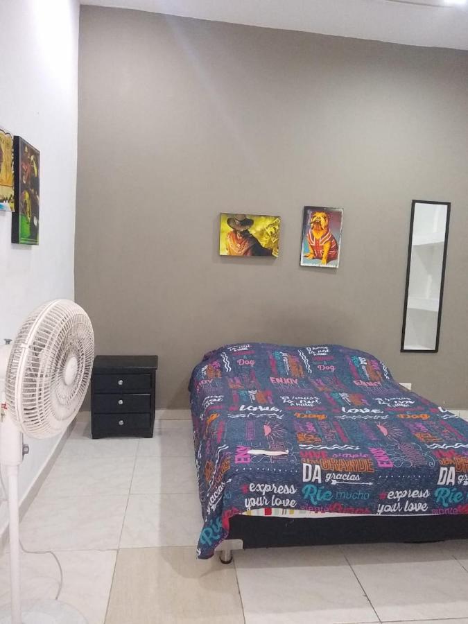 Hostal Komfort Medellín Buitenkant foto