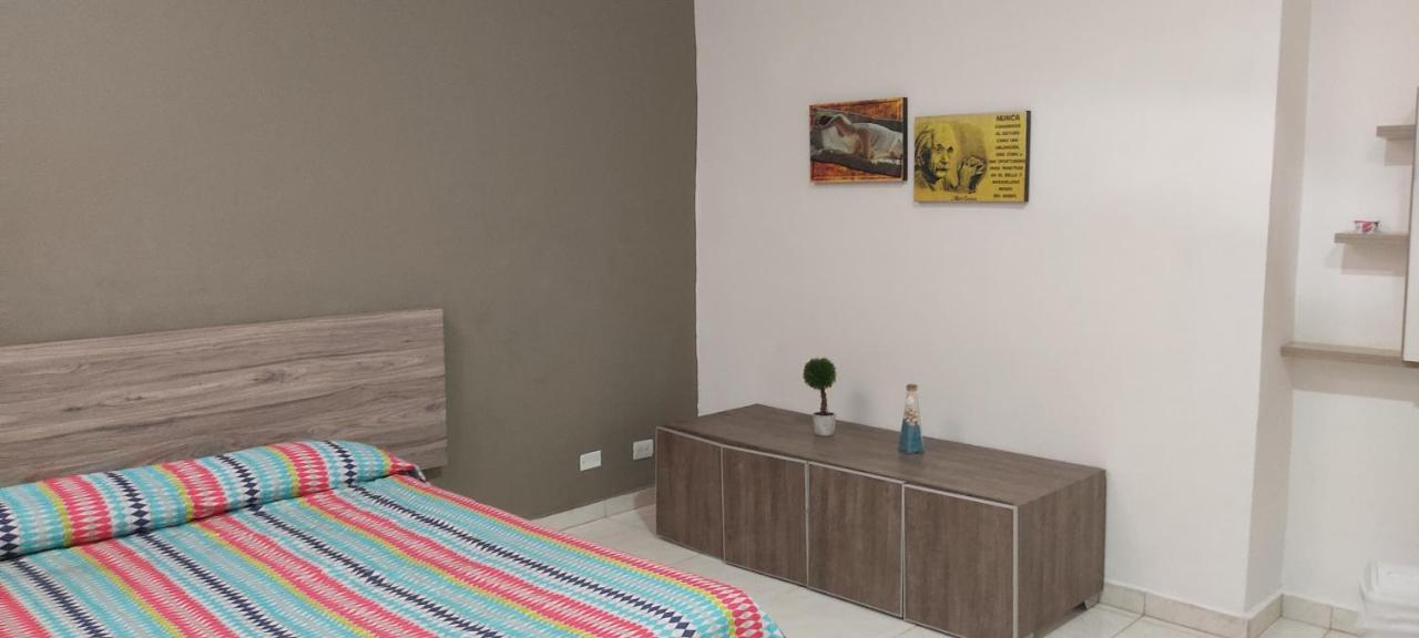 Hostal Komfort Medellín Buitenkant foto