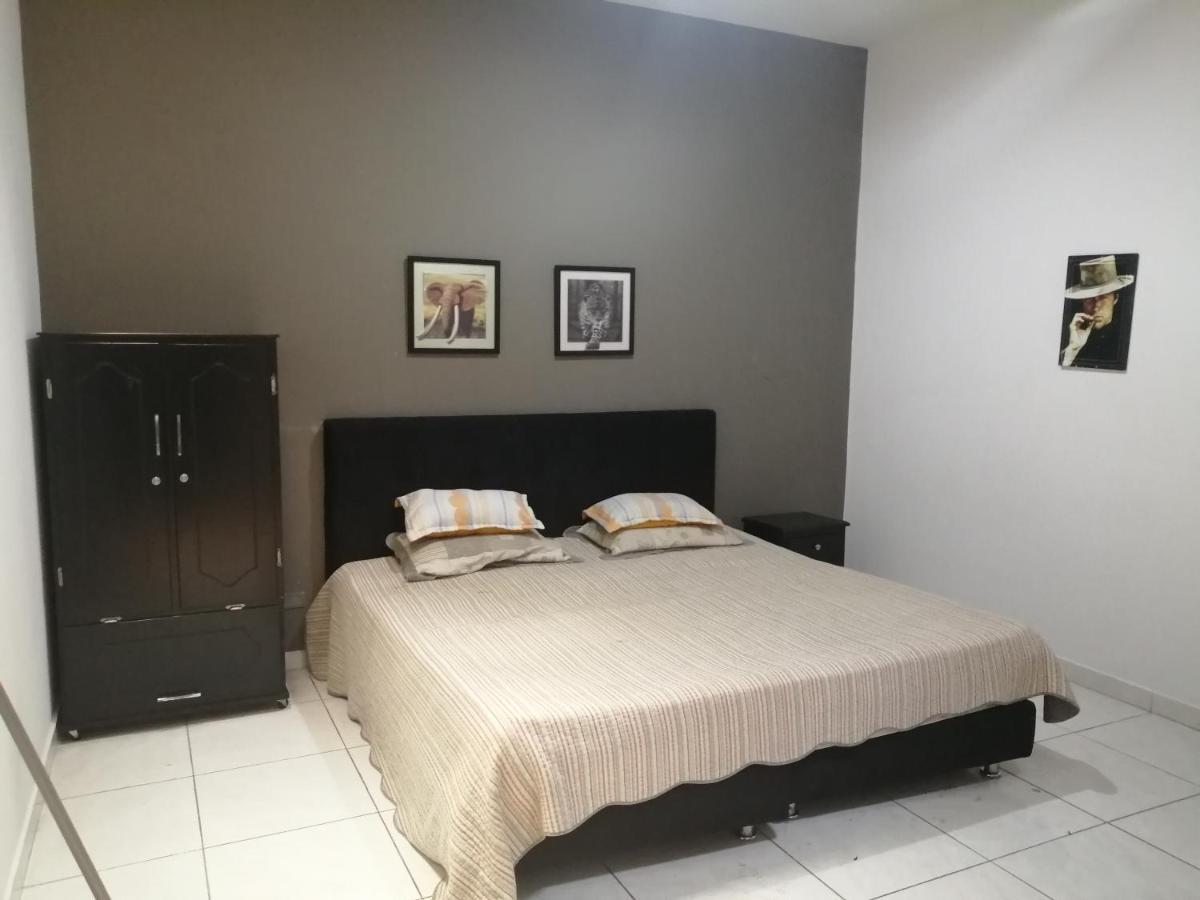 Hostal Komfort Medellín Buitenkant foto