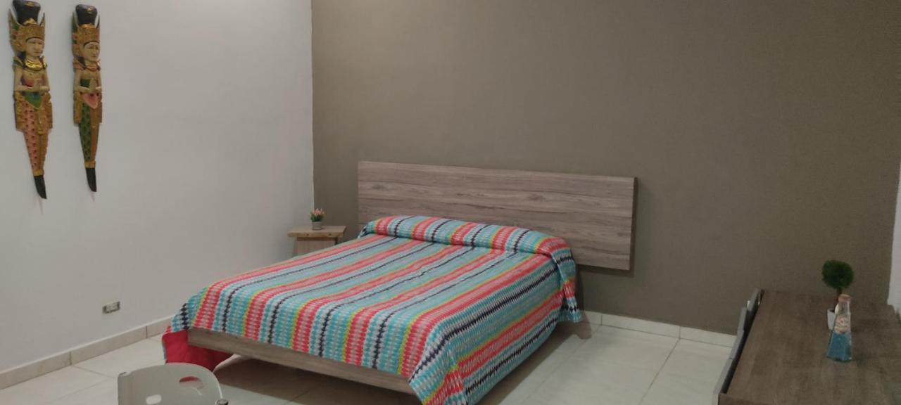 Hostal Komfort Medellín Buitenkant foto