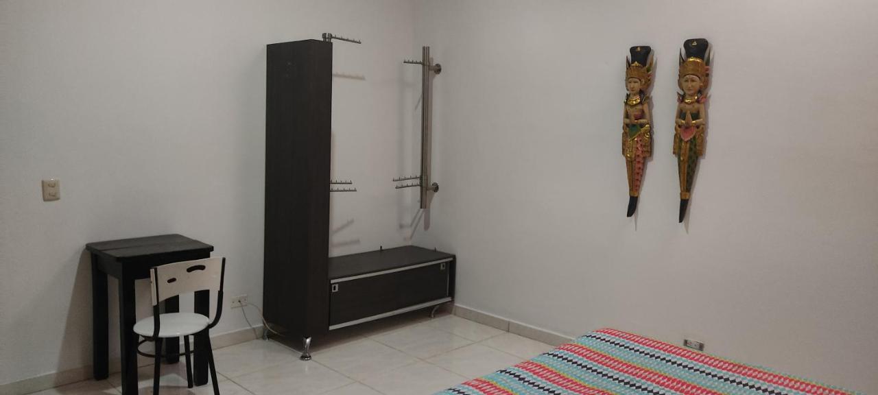 Hostal Komfort Medellín Buitenkant foto
