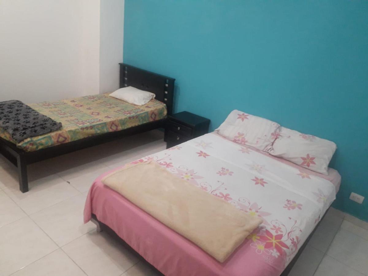 Hostal Komfort Medellín Buitenkant foto