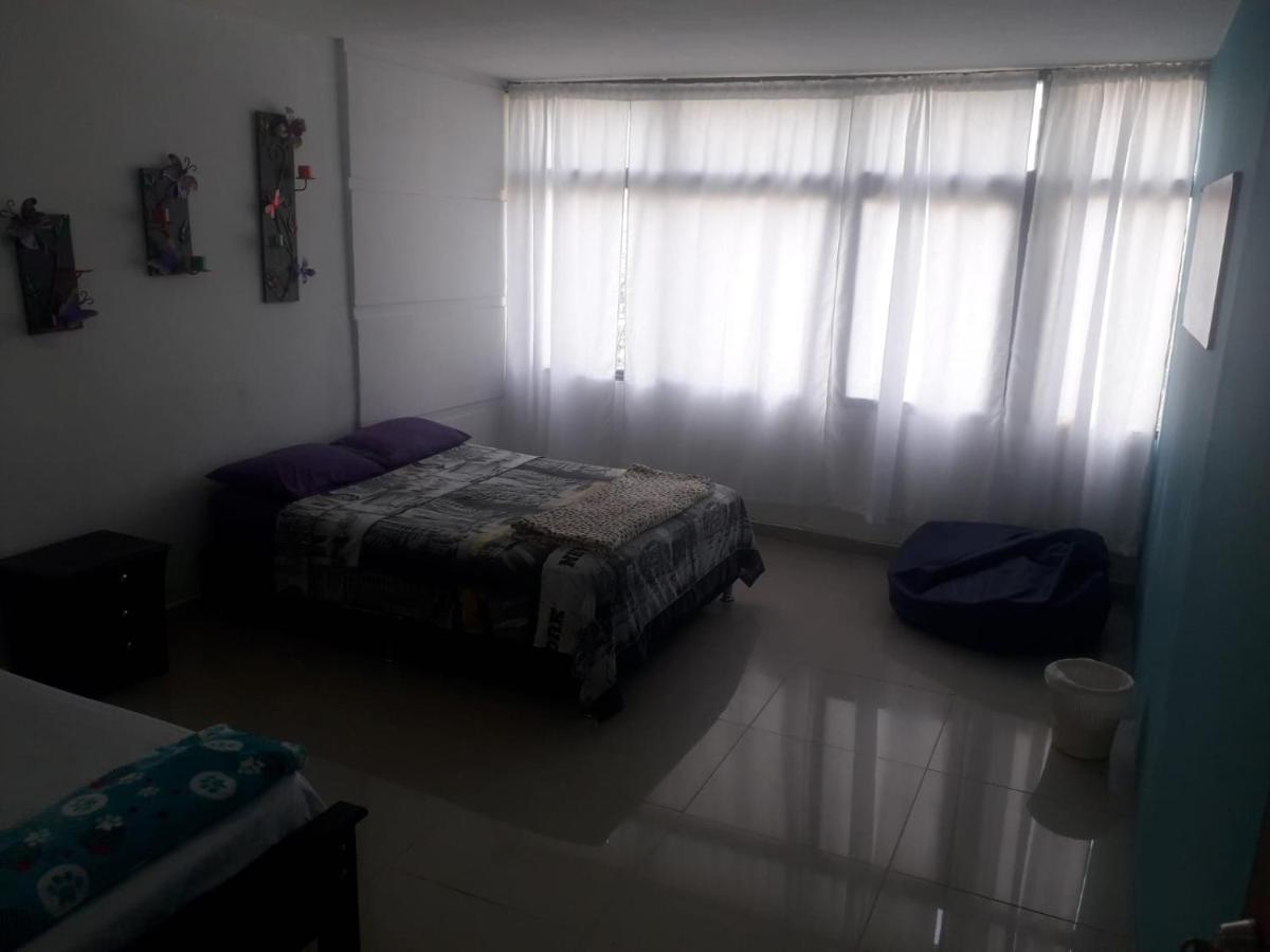 Hostal Komfort Medellín Buitenkant foto