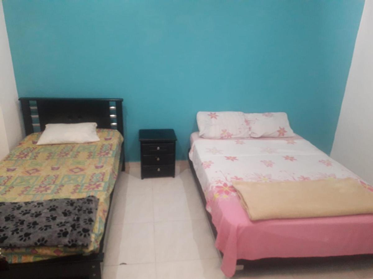 Hostal Komfort Medellín Buitenkant foto