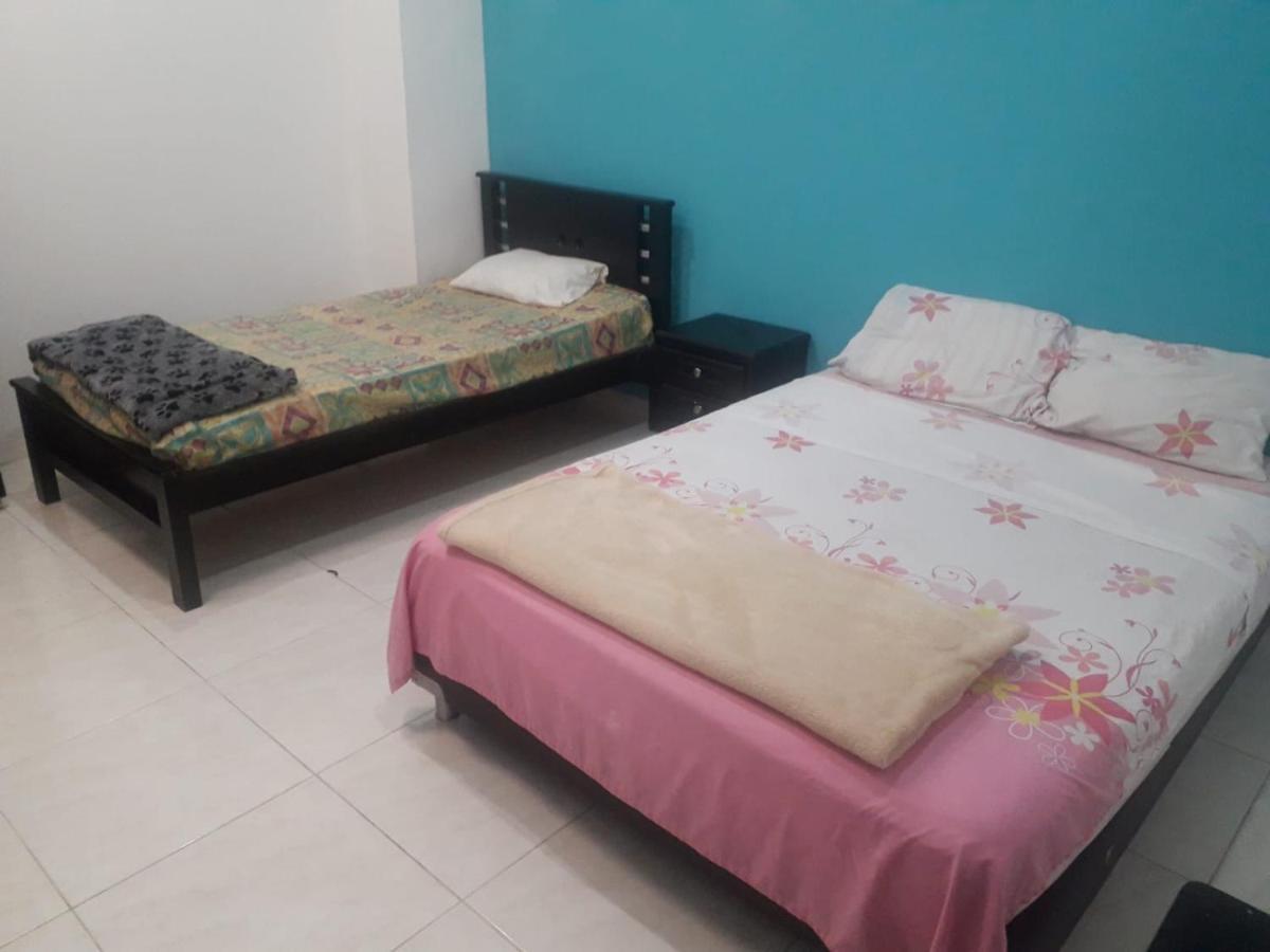 Hostal Komfort Medellín Buitenkant foto