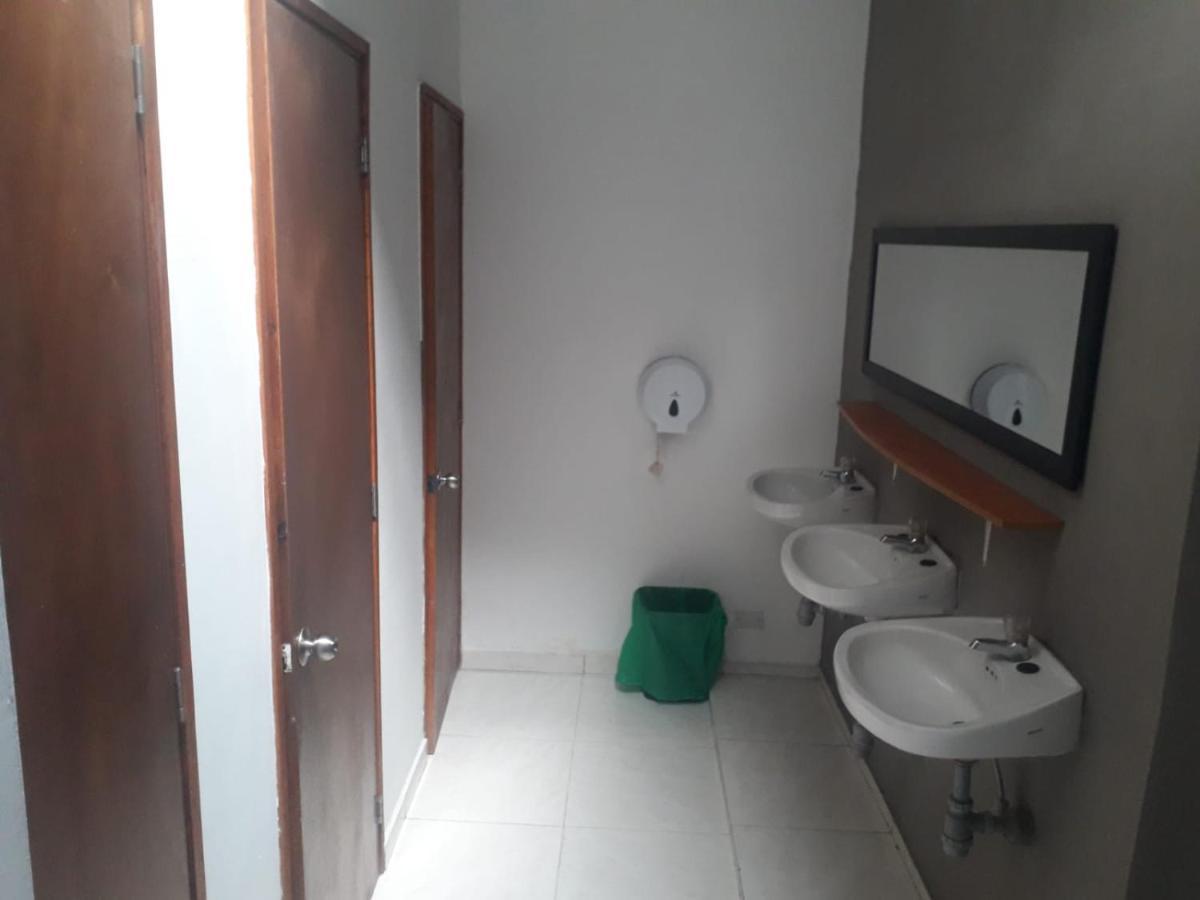 Hostal Komfort Medellín Buitenkant foto