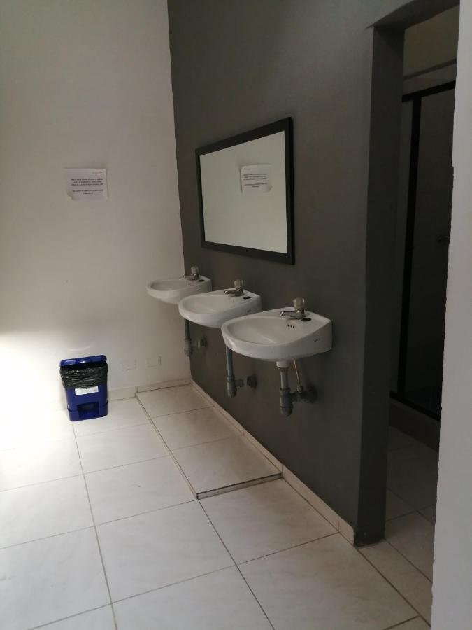 Hostal Komfort Medellín Buitenkant foto