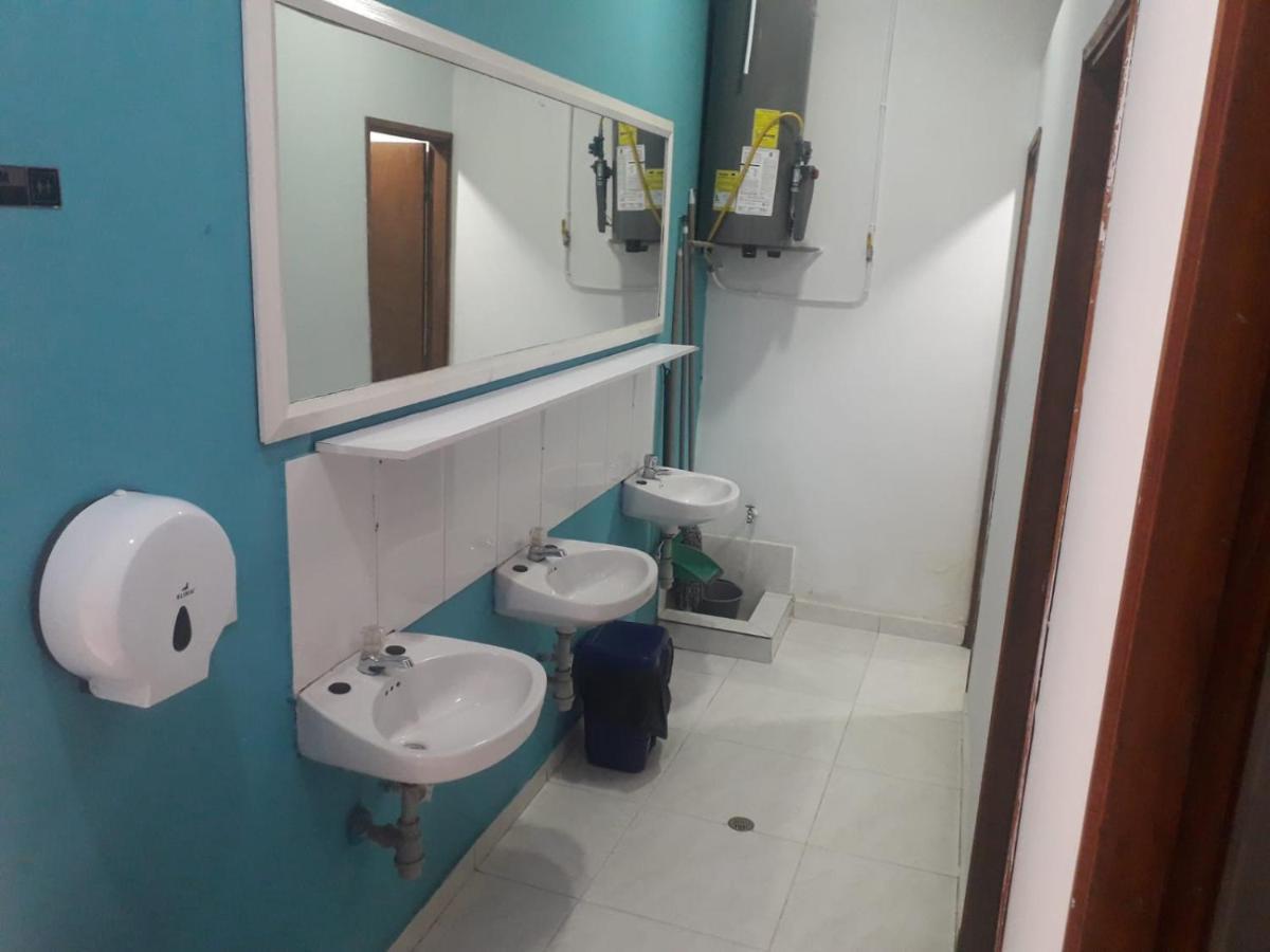 Hostal Komfort Medellín Buitenkant foto